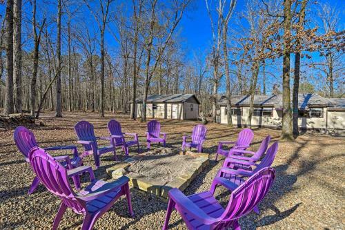 Cozy Whispering Oaks Cottage In Broken Bow