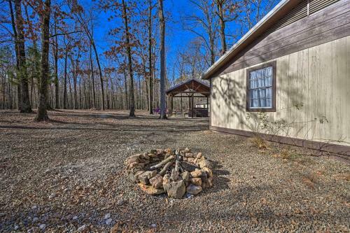 Cozy Whispering Oaks Cottage In Broken Bow