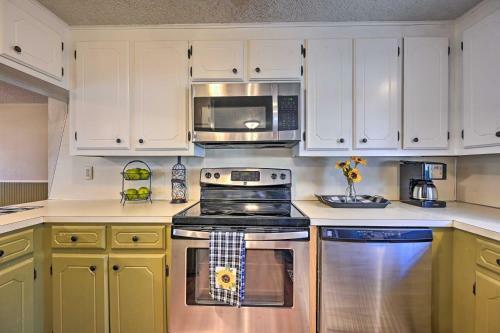 Cozy Whispering Oaks Cottage In Broken Bow