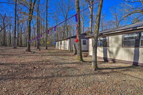 Cozy Whispering Oaks Cottage In Broken Bow