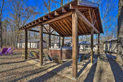 Cozy Whispering Oaks Cottage In Broken Bow