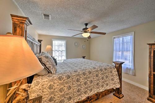 Cozy Whispering Oaks Cottage In Broken Bow