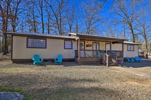 Cozy Whispering Oaks Cottage In Broken Bow