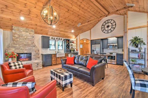 Modern Cabin With Spacious Deck, Bbq, And Pergola!