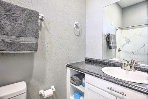 Central And Cozy Apartment About 1 Mi To Dtwn Enid!