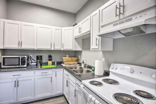 Central And Cozy Apartment About 1 Mi To Dtwn Enid!