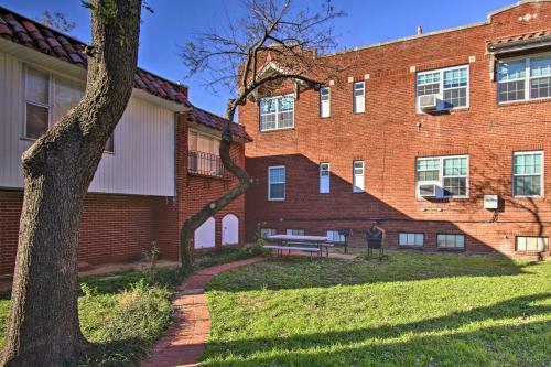 Central And Cozy Apartment About 1 Mi To Dtwn Enid!