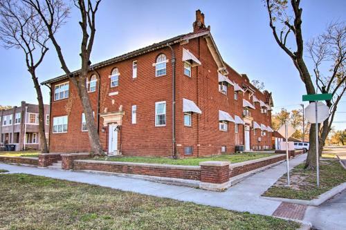 Central And Cozy Apartment About 1 Mi To Dtwn Enid!