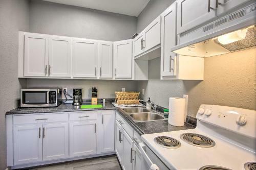 Central And Cozy Apartment About 1 Mi To Dtwn Enid!
