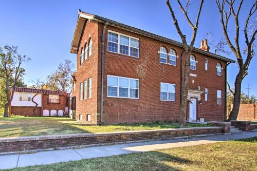 Central And Cozy Apartment About 1 Mi To Dtwn Enid!
