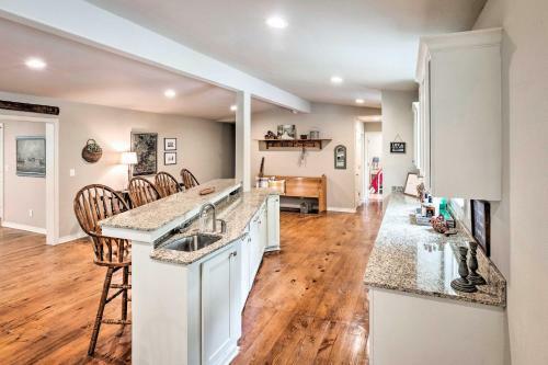 Updated Hideaway With Deck, Near Grand Lake!