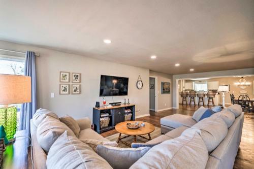 Updated Hideaway With Deck, Near Grand Lake!