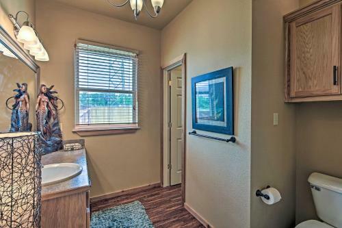 Charming Vian House With Private Deck And Grills!