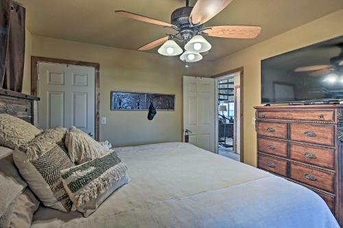 Charming Vian House With Private Deck And Grills!