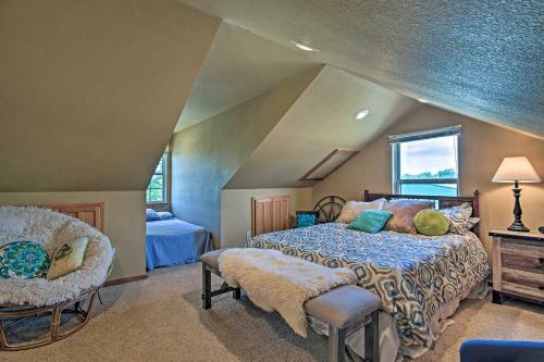 Charming Vian House With Private Deck And Grills!