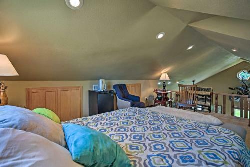 Charming Vian House With Private Deck And Grills!