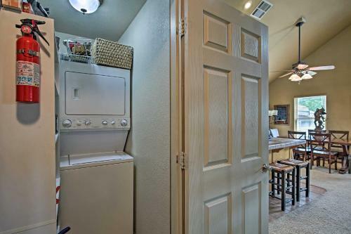 Charming Vian House With Private Deck And Grills!