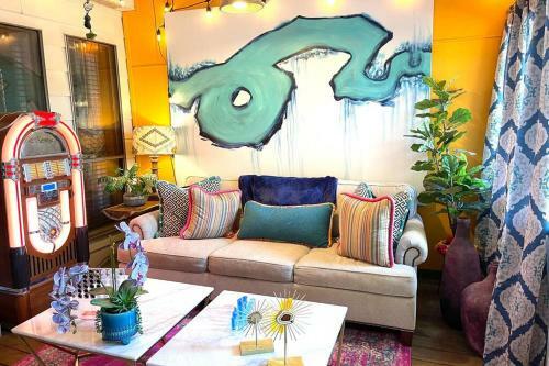 Villa Charming, 4b/3b; 5 Min Walk To Ou Stadium/campus!