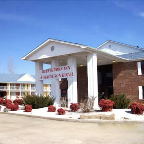 Hotel Blue Ribbon Inn And Suites