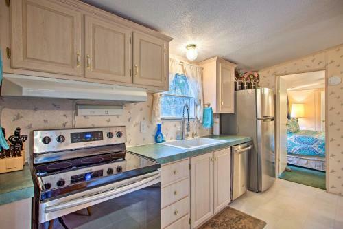 Amenity-packed Kingston Property With Private Dock!