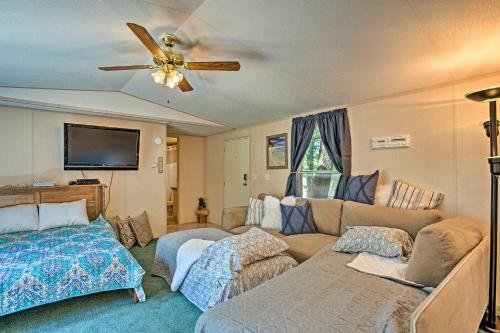 Amenity-packed Kingston Property With Private Dock!