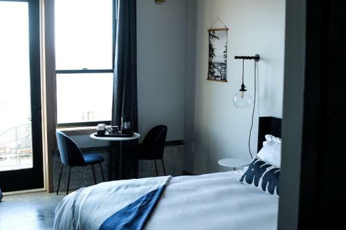 Bowline Hotel