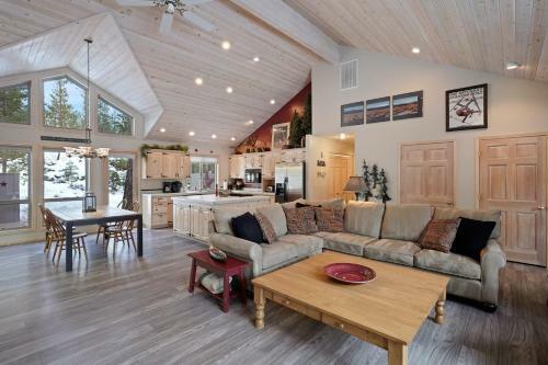6 Todd Lane Home