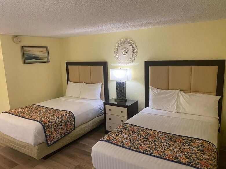Lincoln Inn Express Hotel And Suites