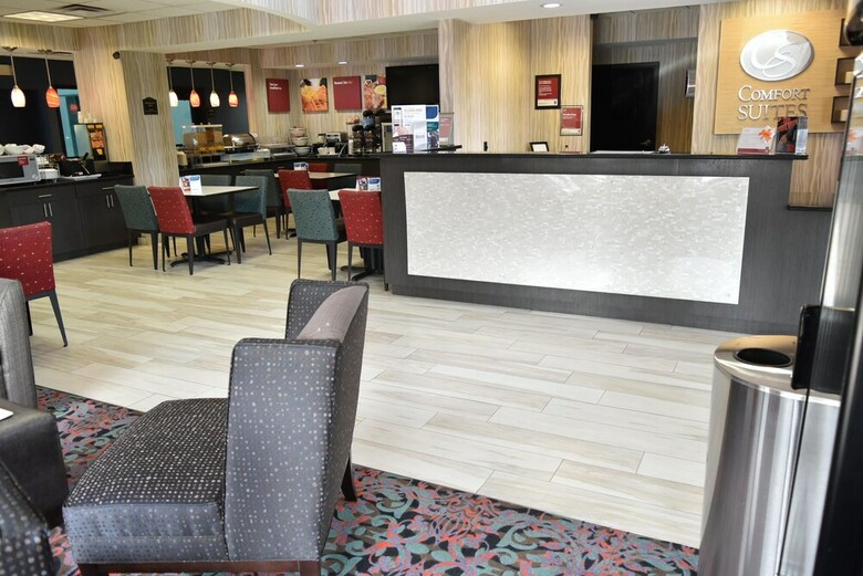 Hotel Comfort Suites Airport On Meridian