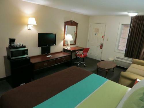 Super 8 Hotel Of Kingston