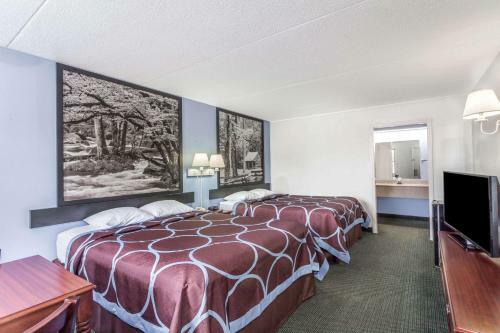 Super 8 Hotel Of Kingston