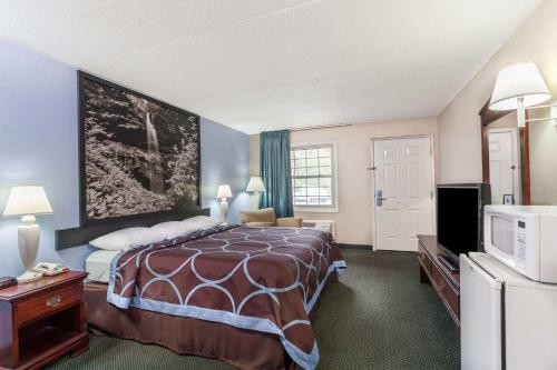 Super 8 Hotel Of Kingston