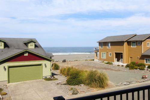 Gold Beach On The Rocks