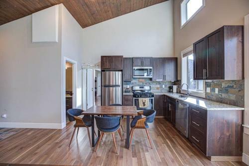 Newly Built Modern Chalet At Mt. Hood Village