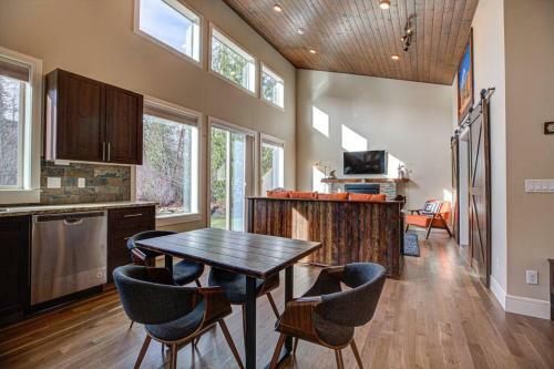 Newly Built Modern Chalet At Mt. Hood Village