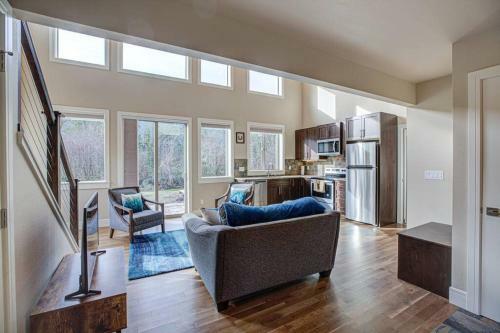 Newly Built Modern Chalet At Mt. Hood Village