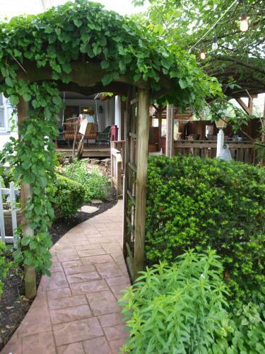 1825 Inn Bed And Breakfast