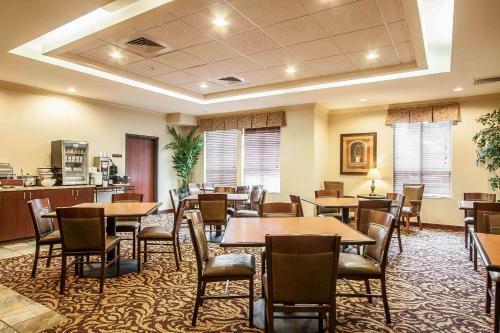 Hotel Comfort Inn & Suites