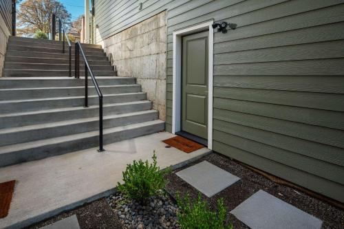 Milwaukie Heights North Studio