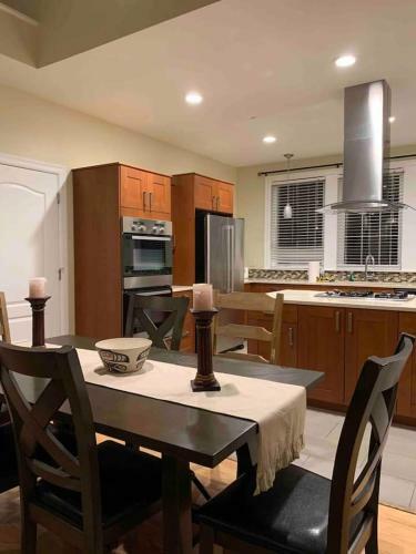 Newer Modern Contemporary On 1/2 Acre - Nice