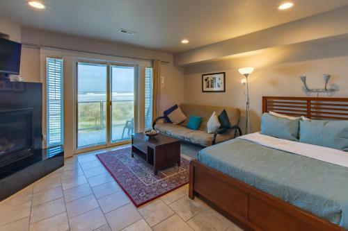 Rockaway Beach Retreat- Beachfront Townhome