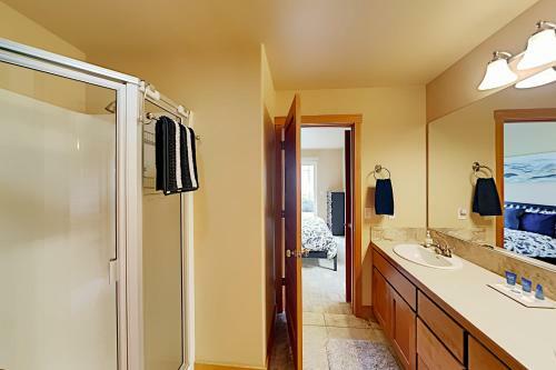 Lake Front Townhome - Rockaway Beach