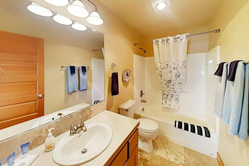 Lake Front Townhome - Rockaway Beach