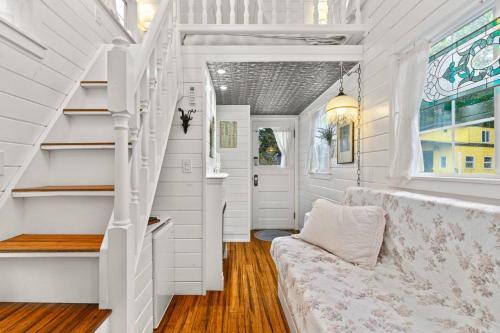 Tiny Digs Cottage House