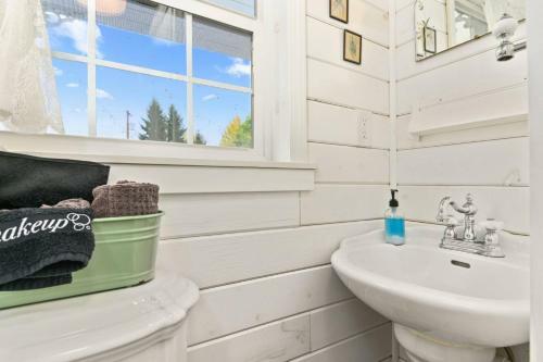 Tiny Digs Cottage House