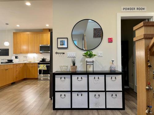 ? Vibrant Master Suite In Spacious Yet Cozy Home ?