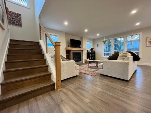 ? Vibrant Master Suite In Spacious Yet Cozy Home ?