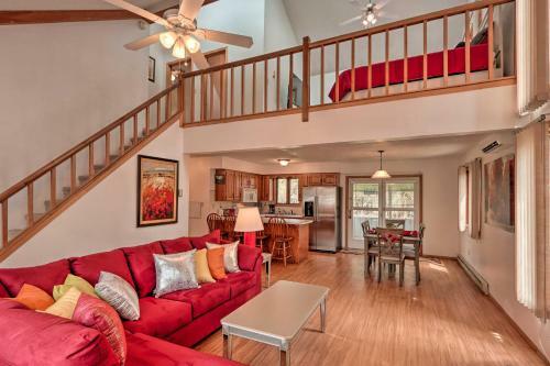 Rustic Poconos Home With Grill, Steps To Beach!