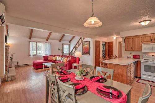 Rustic Poconos Home With Grill, Steps To Beach!