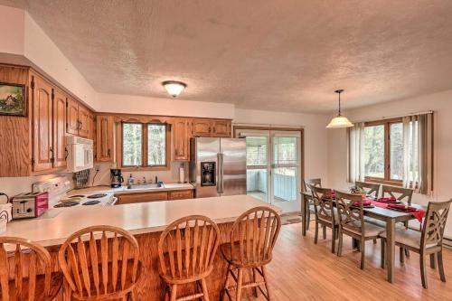 Rustic Poconos Home With Grill, Steps To Beach!